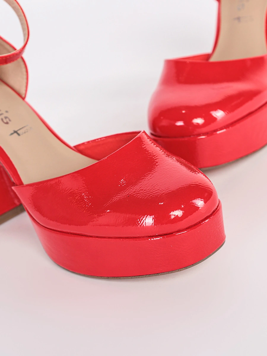Туфли лакированные красного цвета